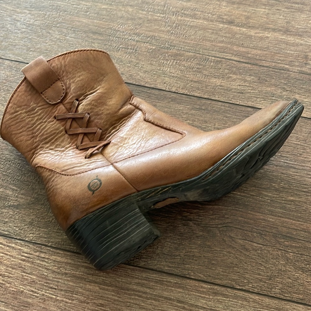 BORN Boots Karin Women’s Brown Leather Ankle Bootie Size 6.5 / 37 - Picture 2 of 10